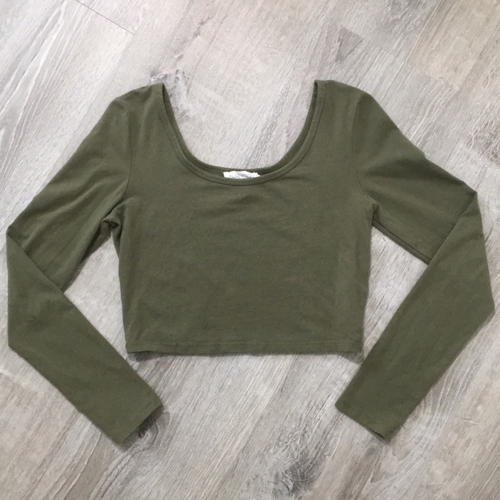 Long sleeve crop top